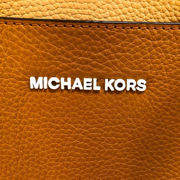 💥Moving to @the_bag_guy💥Michael Kors - Gemma Large Colorblock Tote - Picture 4 of 16